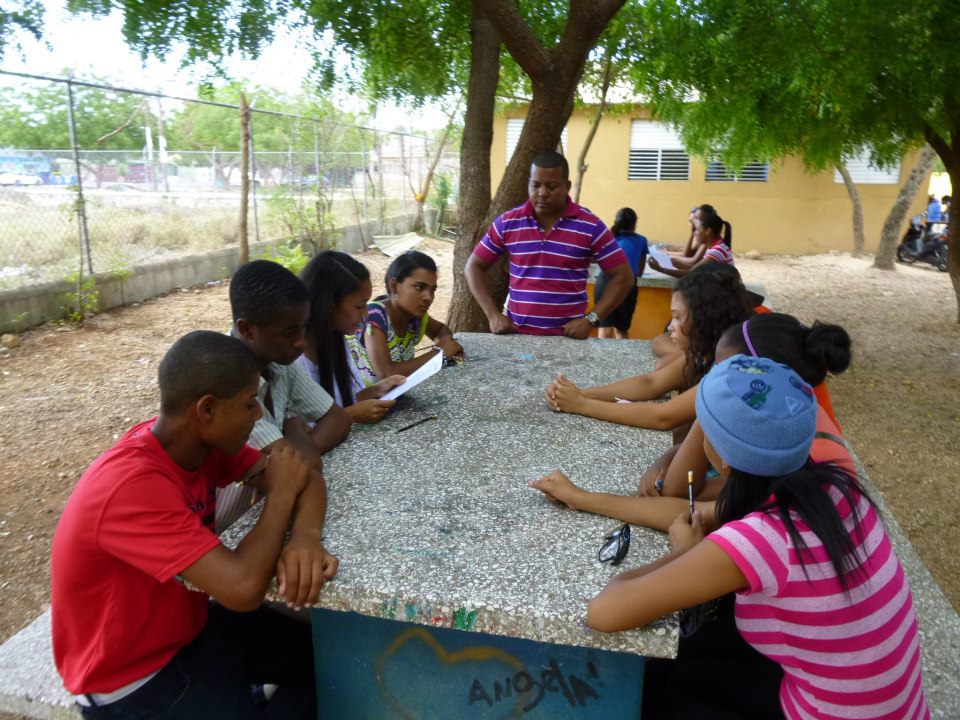 733954_531180370268198_993049525_n